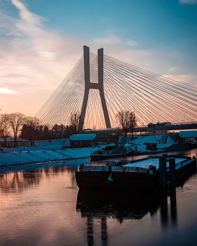 Powspominajmy śnieg... 

 #wroclaw360 #bridges #igerswrocław #fotografujwroclaw #mostrędziński #mostredzinski #mostredzinskiwroclaw #wroclovers #maslicelove #polskajestpiekna #polandgrams